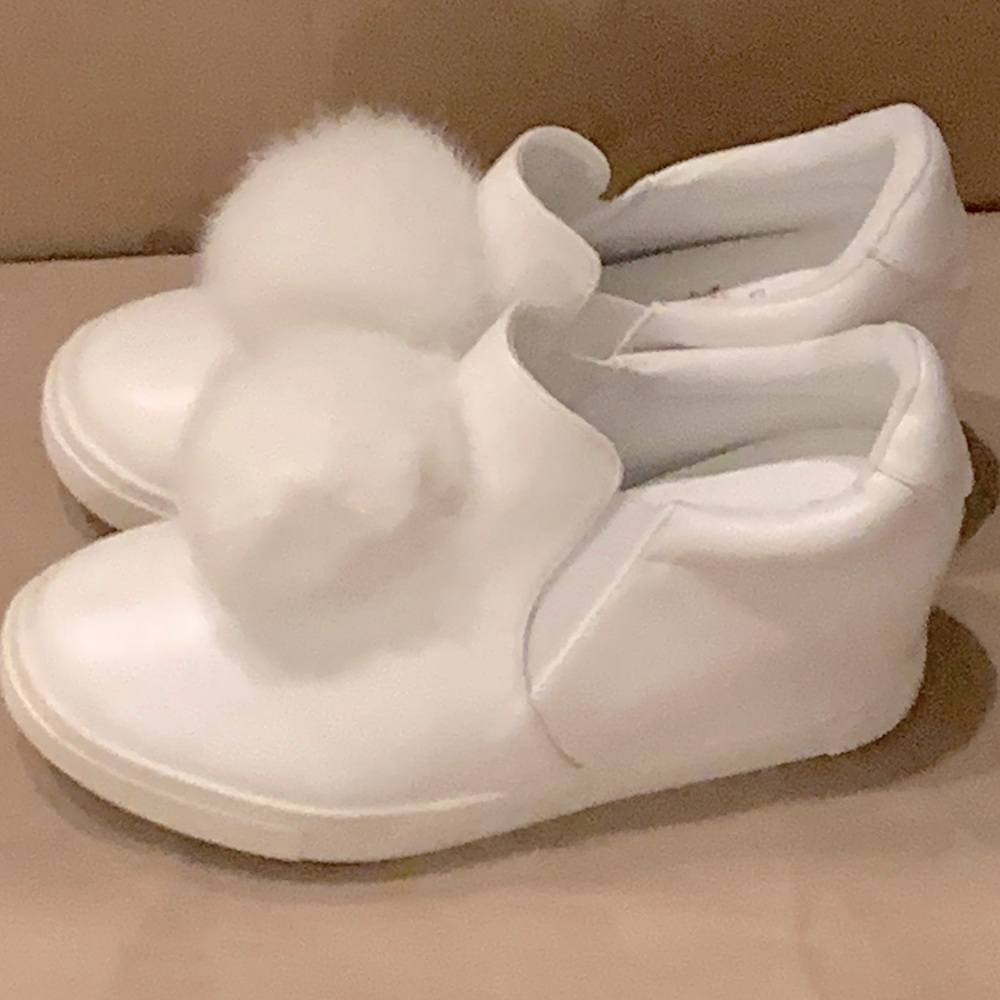 Cute pom pom sneakers